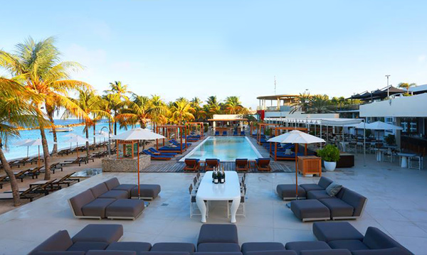 Tarima-escenario para música en vivo - Picture of Madero Ocean Club,  Curaçao - Tripadvisor