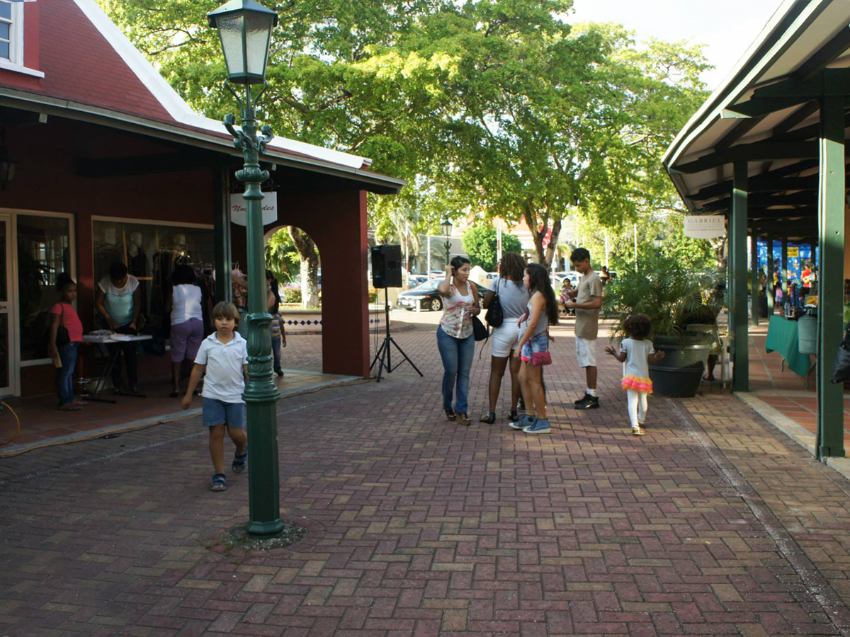 Centro Comercial Bloempot