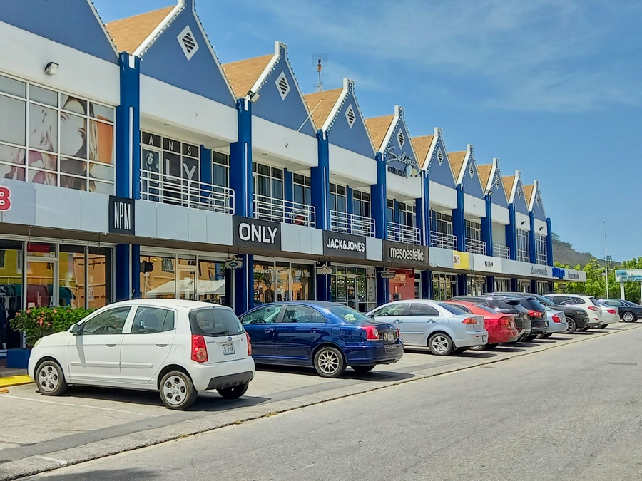 Loja De Roupas Da Nautica No Distrito De Compras Em Curacao Imagem